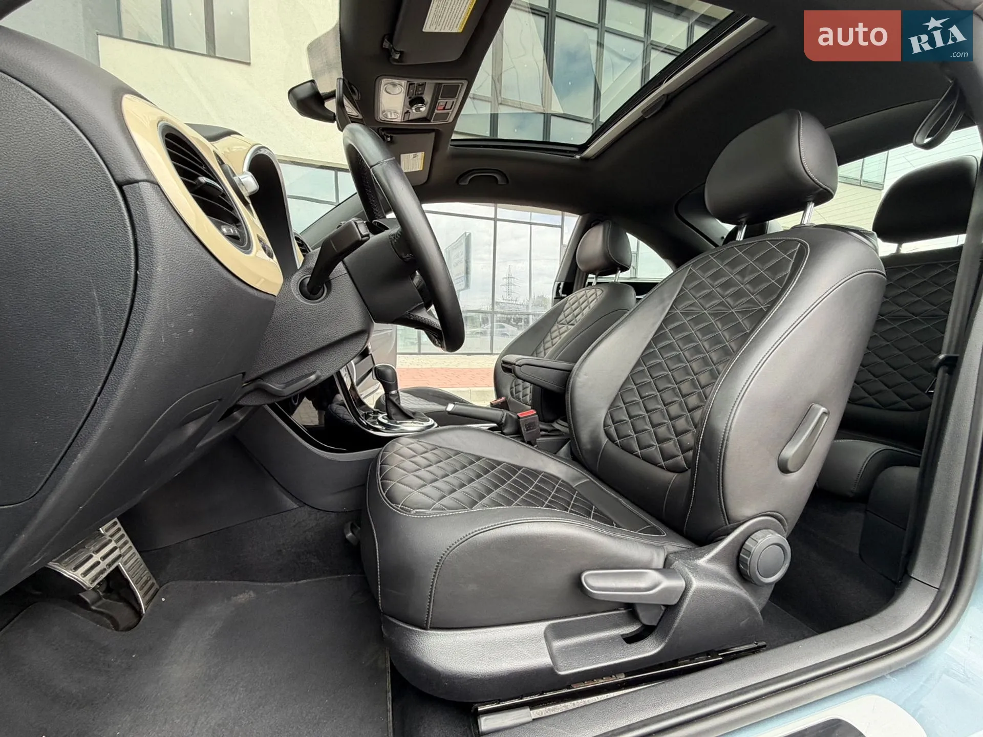 2018 Volkswagen Beetle - мініатюра 25