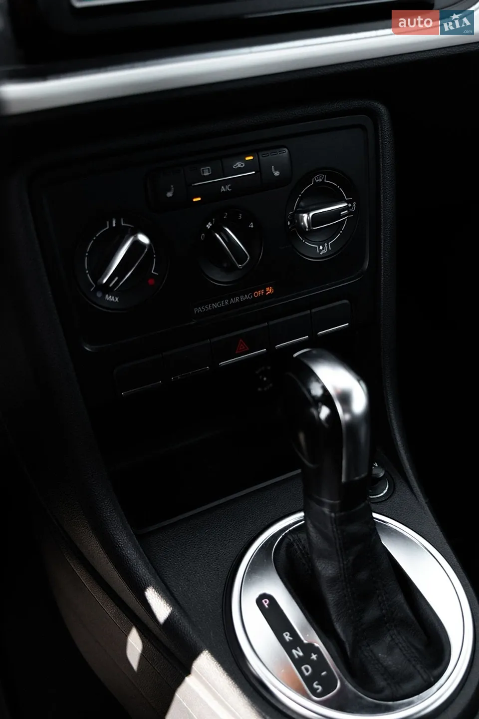2013 Volkswagen Beetle - мініатюра 36