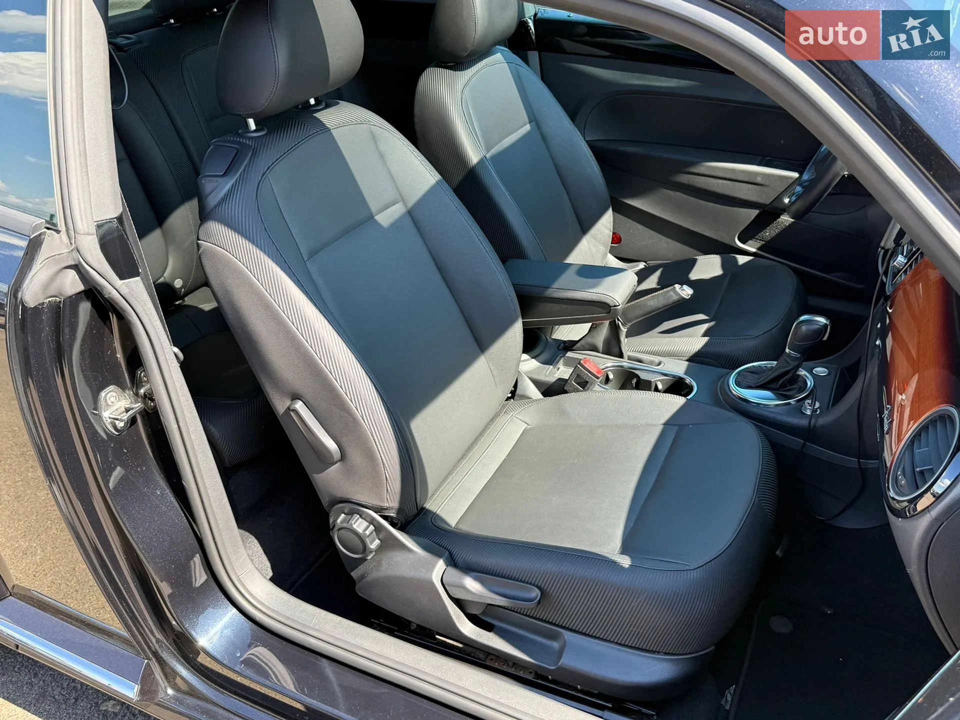 2013 Volkswagen Beetle - мініатюра 24
