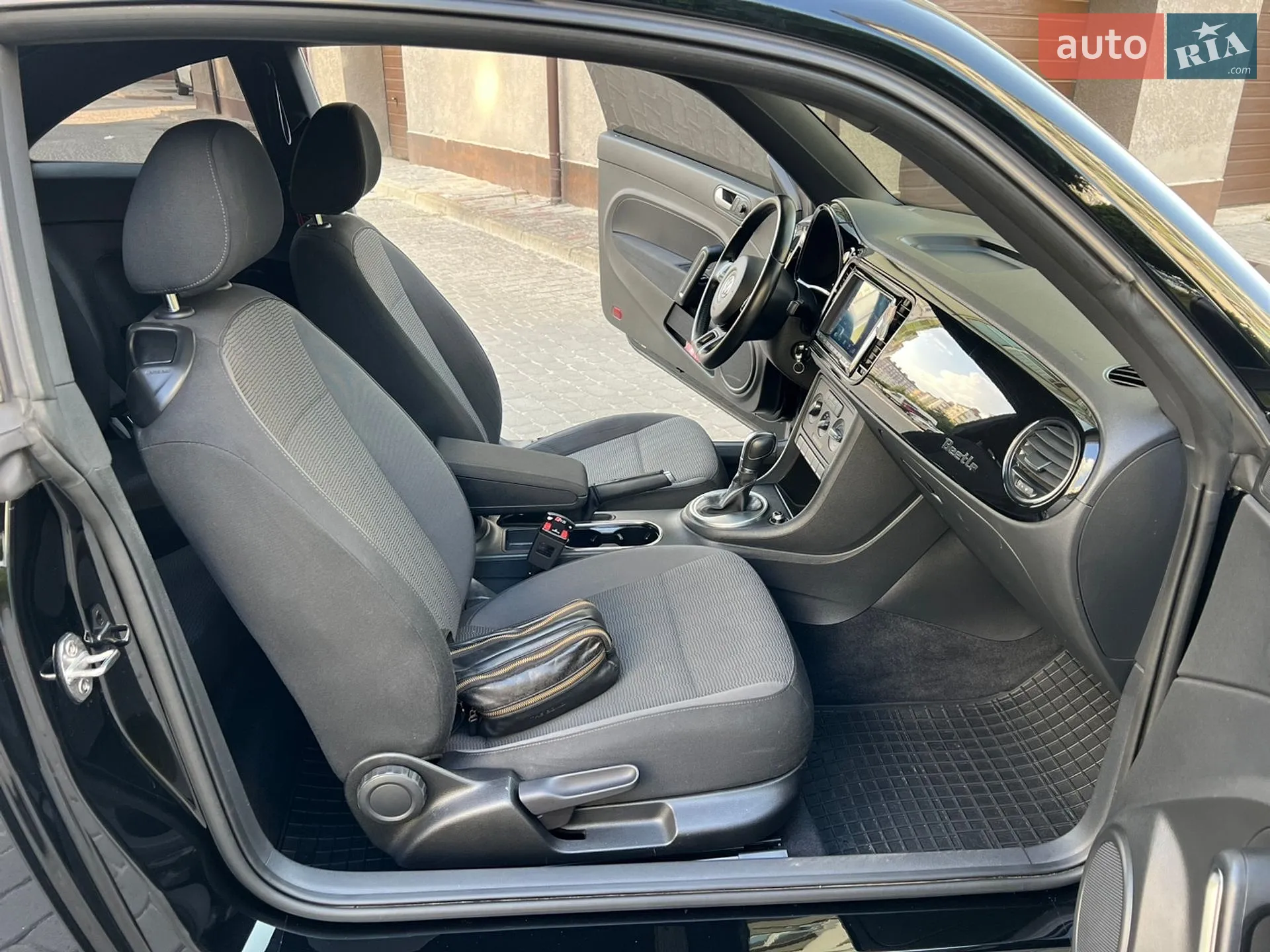 2016 Volkswagen Beetle - мініатюра 38