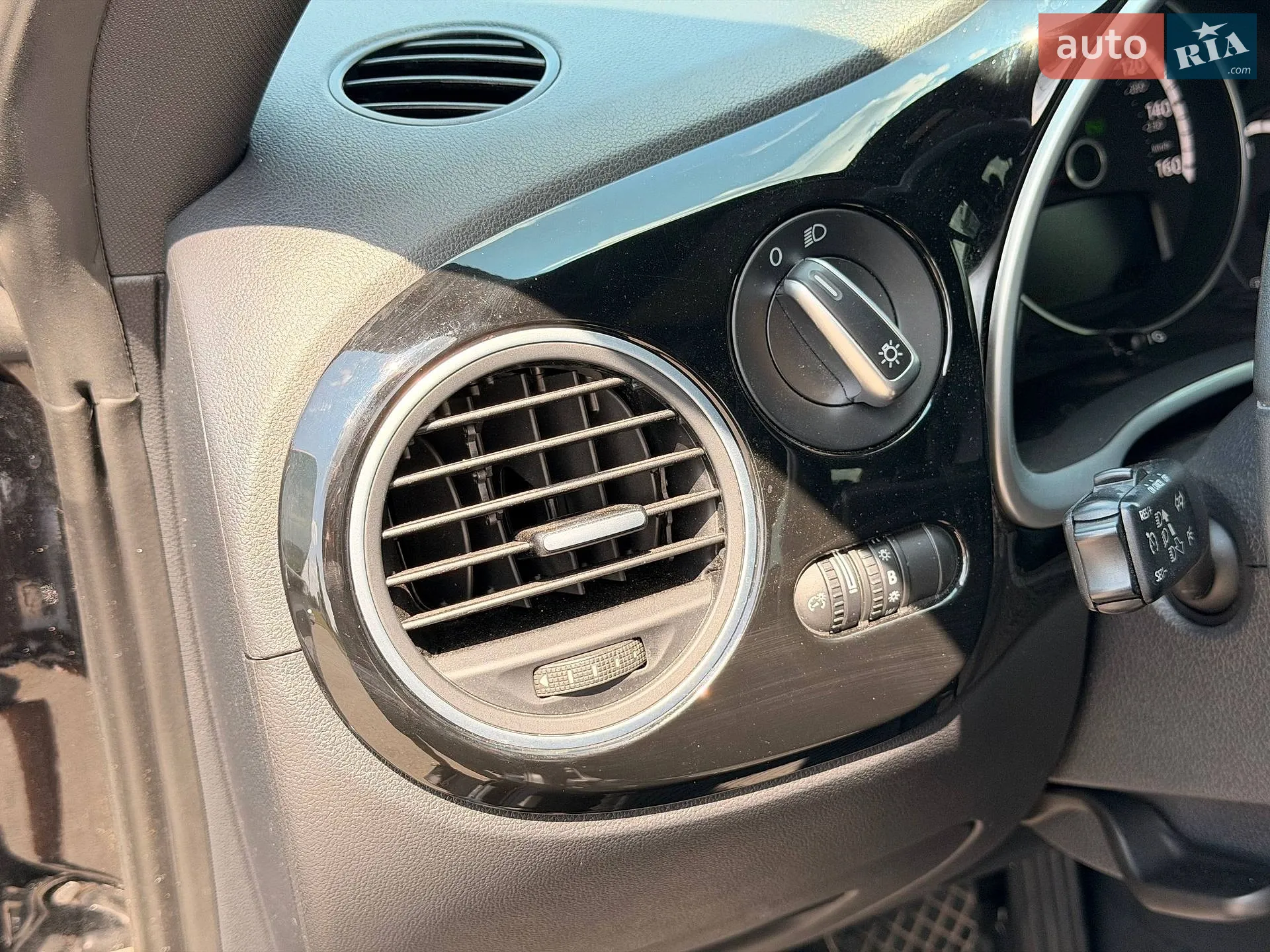 2014 Volkswagen Beetle - мініатюра 47