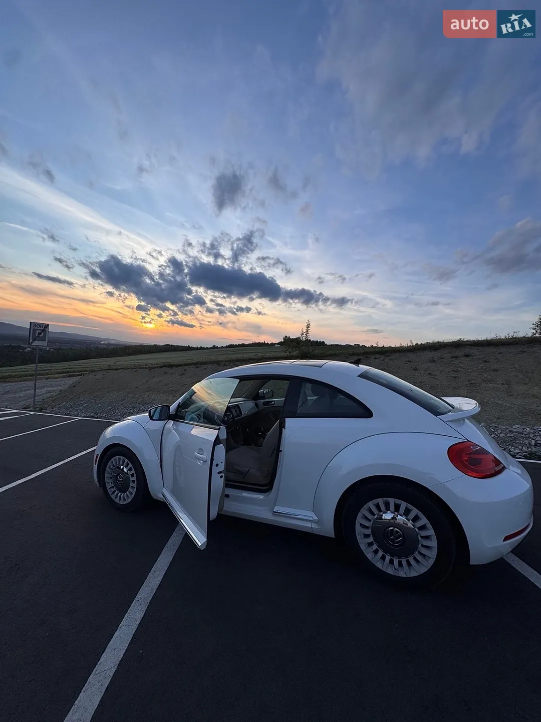 2013 Volkswagen Beetle - мініатюра 2