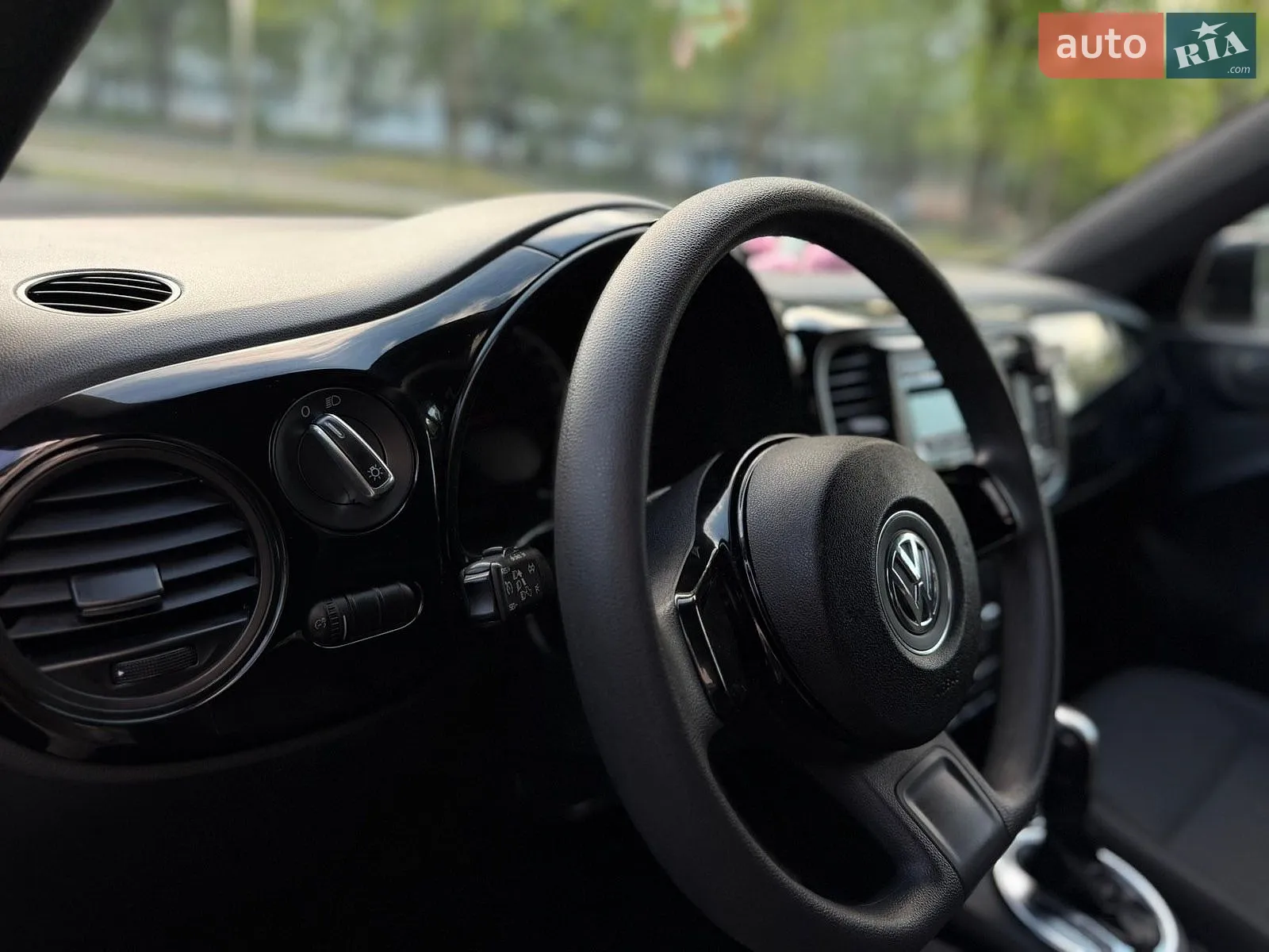 2013 Volkswagen Beetle - мініатюра 28