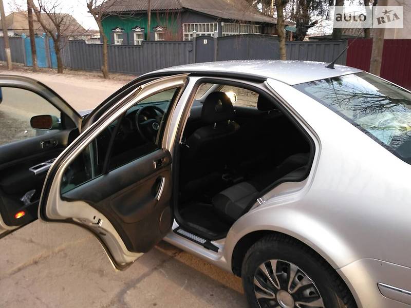 Седан Volkswagen Bora 2002 в Охтирці