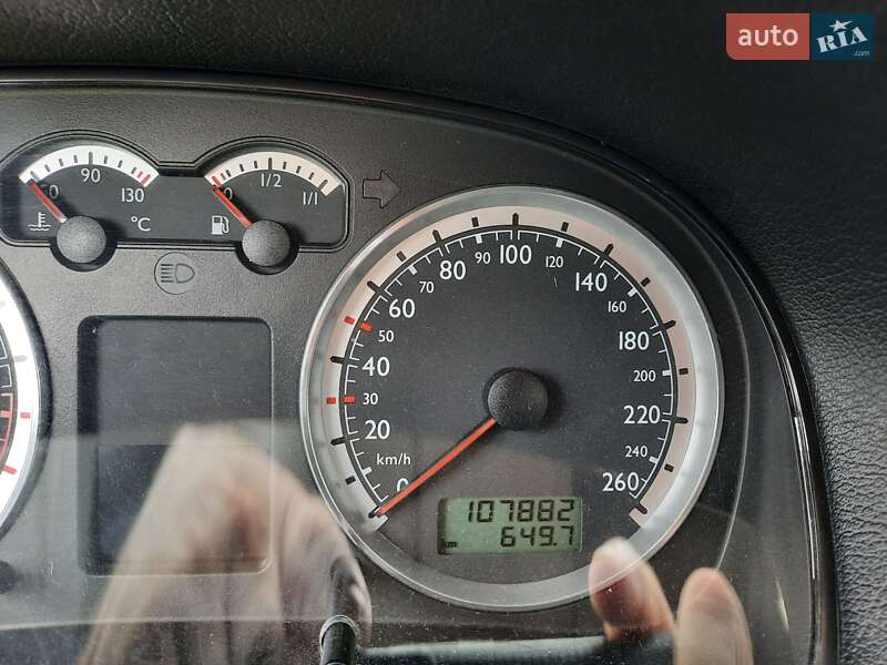 Седан Volkswagen Bora 2003 в Чернівцях