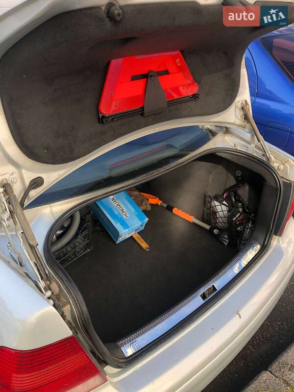 Седан Volkswagen Bora 1999 в Ровно