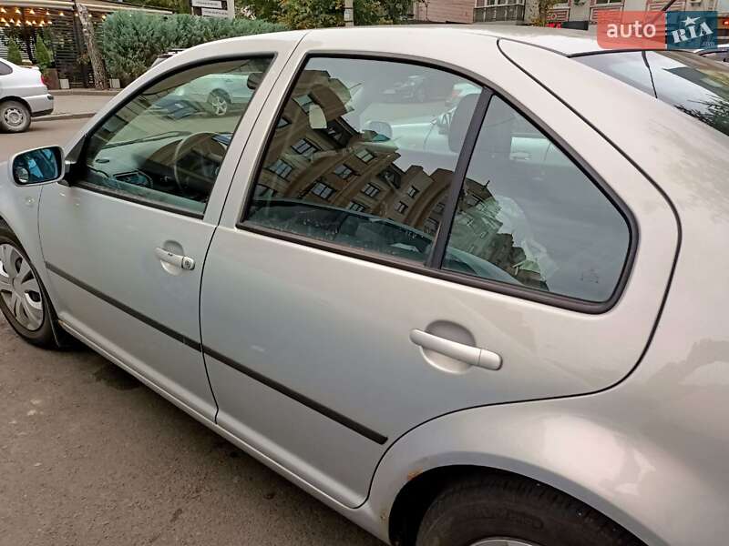 Седан Volkswagen Bora 1999 в Ровно