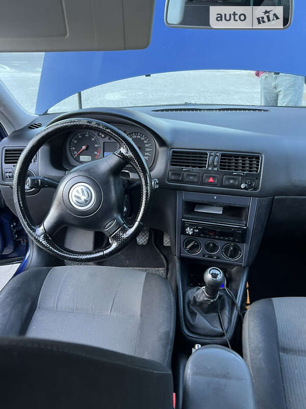 Седан Volkswagen Bora 2004 в Остроге