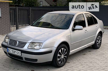 Седан Volkswagen Bora 2001 в Жовкві