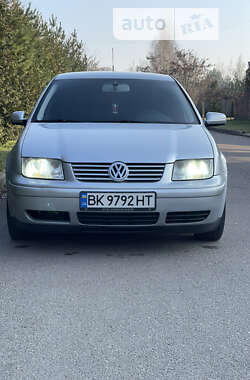 Седан Volkswagen Bora 2002 в Ровно