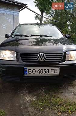 Седан Volkswagen Bora 1998 в Подволочиске