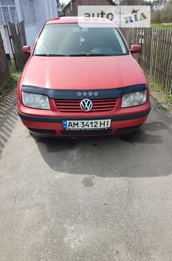 Седан Volkswagen Bora 2004 в Понинке