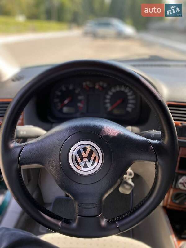 Седан Volkswagen Bora 1999 в Любомлі