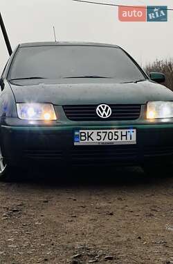 Седан Volkswagen Bora 1999 в Сарнах