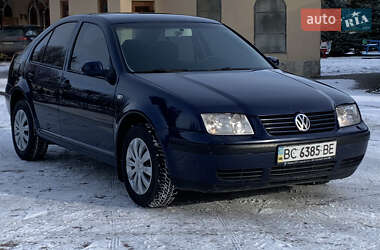 Седан Volkswagen Bora 2004 в Жовкве