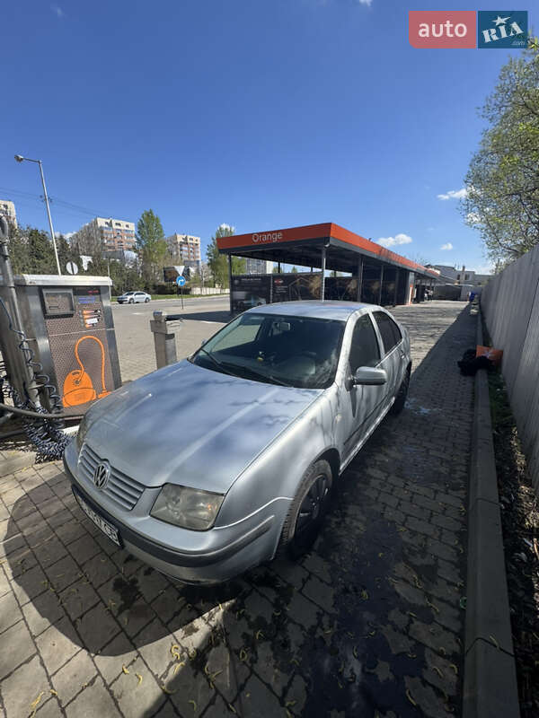 Седан Volkswagen Bora 2001 в 