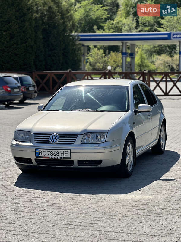 Седан Volkswagen Bora 1999 в 