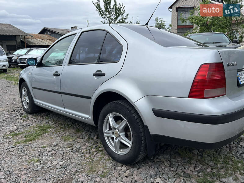 Седан Volkswagen Bora 2002 в Кременці