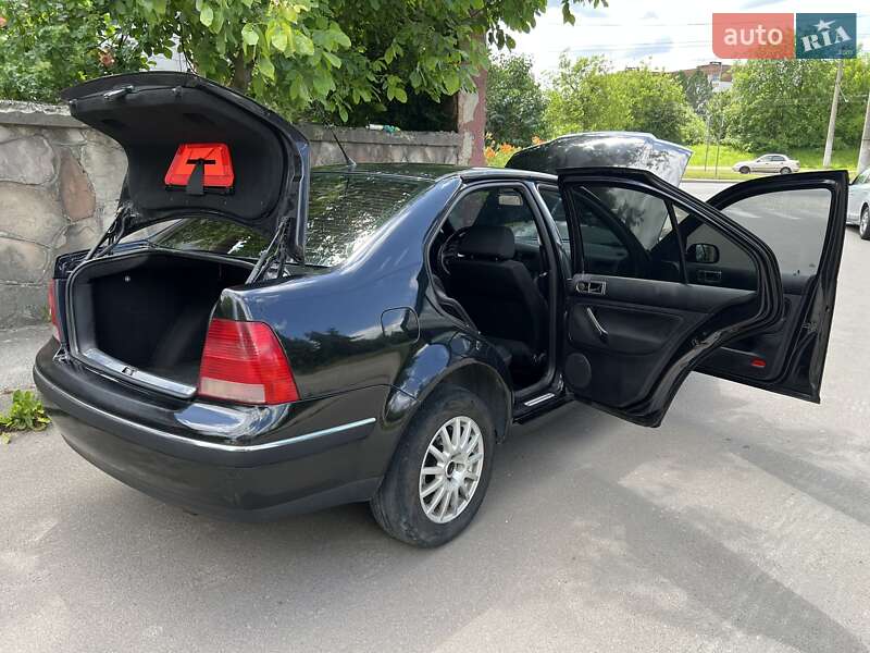 Седан Volkswagen Bora 2004 в Львове