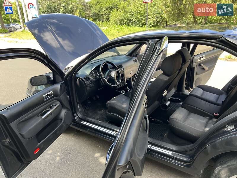 Седан Volkswagen Bora 2004 в Львове