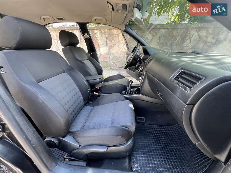 Седан Volkswagen Bora 2004 в Львове