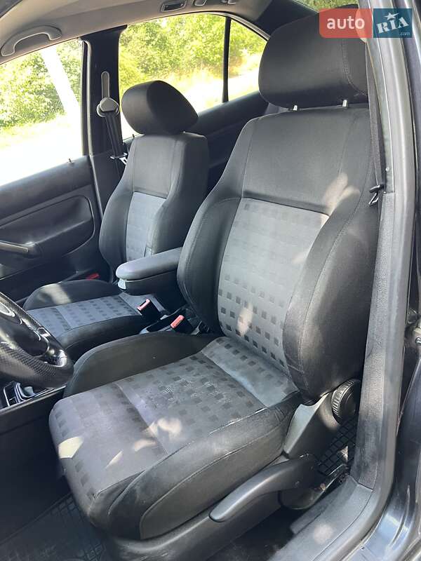 Седан Volkswagen Bora 2004 в Львове