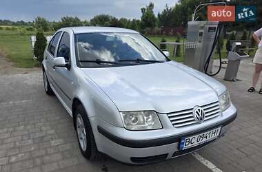 Седан Volkswagen Bora 2002 в Мостиській