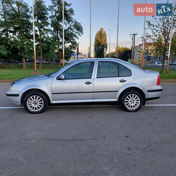 Седан Volkswagen Bora 2003 в Киеве
