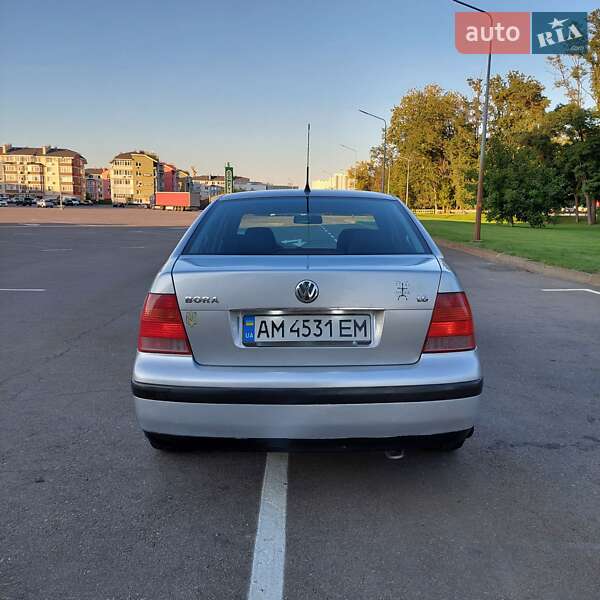 Седан Volkswagen Bora 2003 в Киеве
