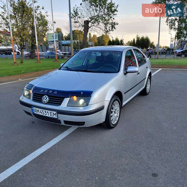 Седан Volkswagen Bora 2003 в Киеве