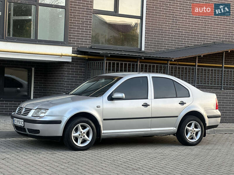 Седан Volkswagen Bora 2003 в Жовкві