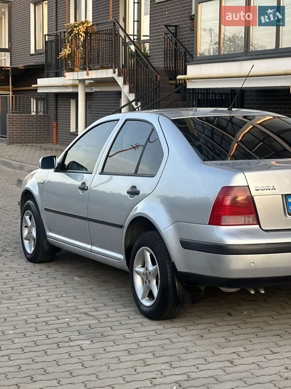 Седан Volkswagen Bora 2003 в Жовкві