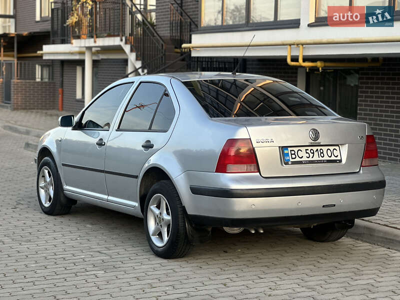 Седан Volkswagen Bora 2003 в Жовкві