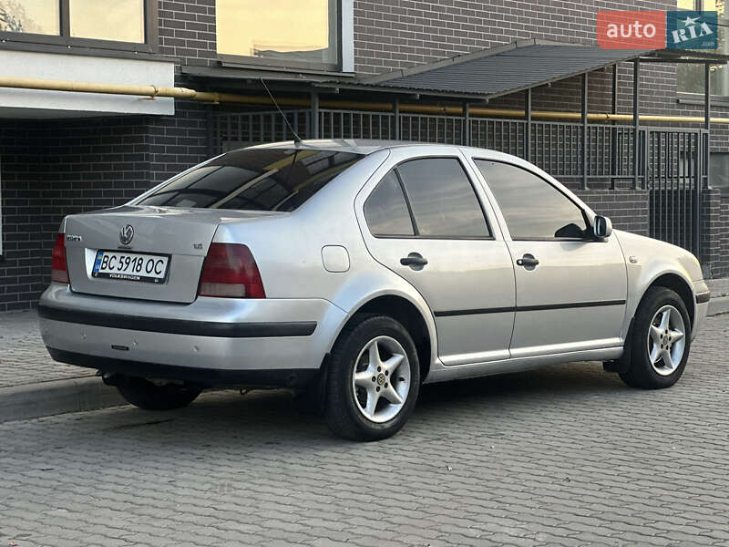Седан Volkswagen Bora 2003 в Жовкві