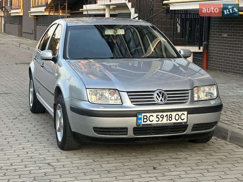 Седан Volkswagen Bora 2003 в Жовкві