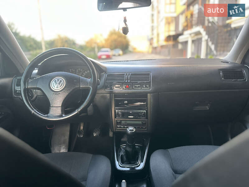 Седан Volkswagen Bora 2003 в Жовкві