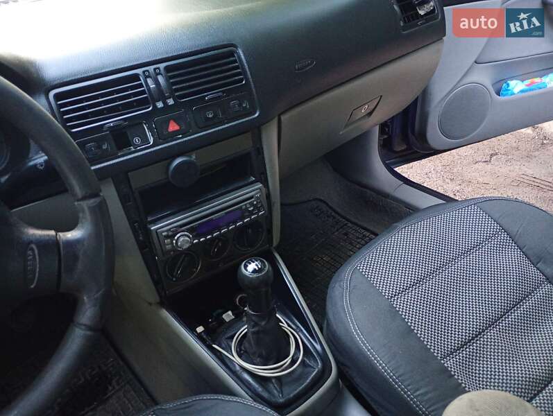 Седан Volkswagen Bora 1999 в Ровно