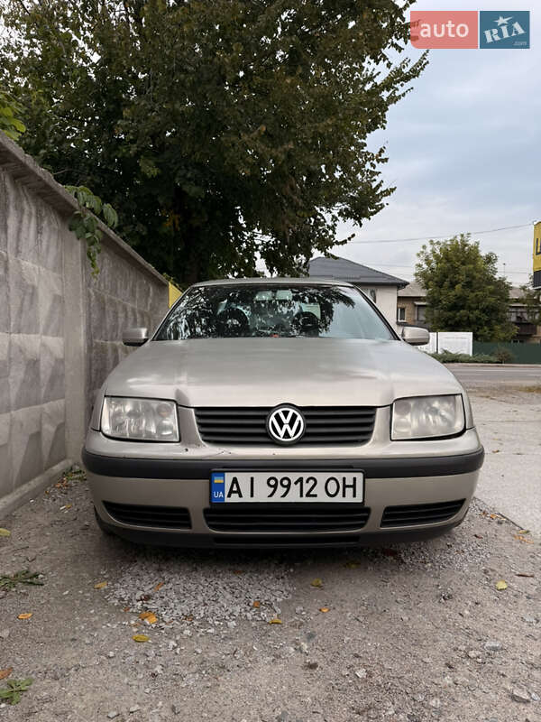 Седан Volkswagen Bora 2002 в Киеве