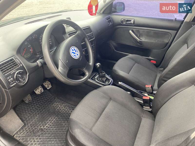 Седан Volkswagen Bora 2001 в Ржищеві