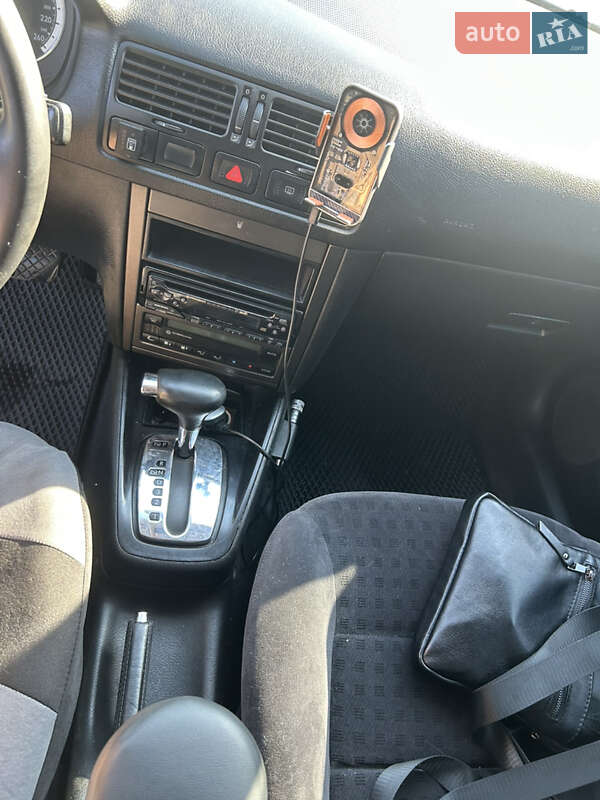 Седан Volkswagen Bora 2003 в Кременчуці