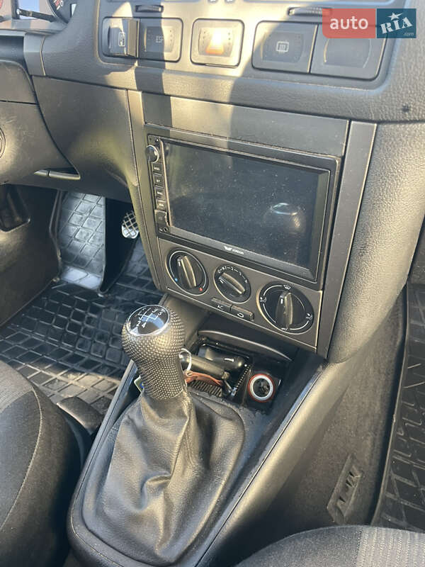 Седан Volkswagen Bora 2003 в Болехове