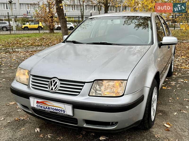 Седан Volkswagen Bora 2002 в Киеве