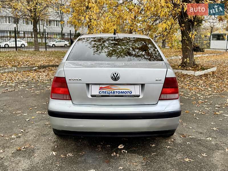 Седан Volkswagen Bora 2002 в Киеве