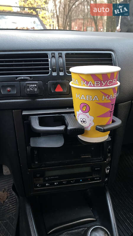 Седан Volkswagen Bora 2001 в Ровно