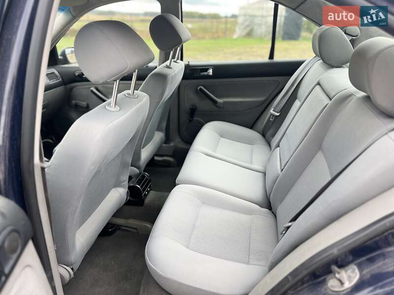 Седан Volkswagen Bora 2004 в Киеве