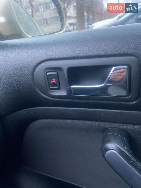 Седан Volkswagen Bora 2003 в Львові