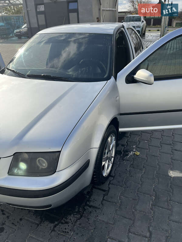 Седан Volkswagen Bora 2002 в Николаеве