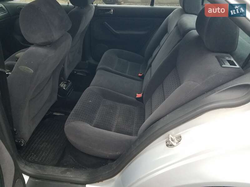 Седан Volkswagen Bora 1998 в Кропивницькому