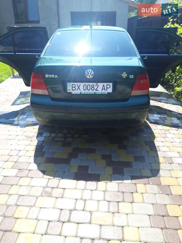 Седан Volkswagen Bora 2002 в Красилове