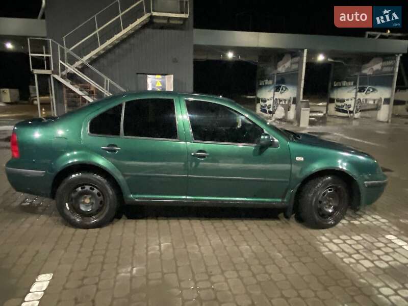 Седан Volkswagen Bora 2002 в Жовкве